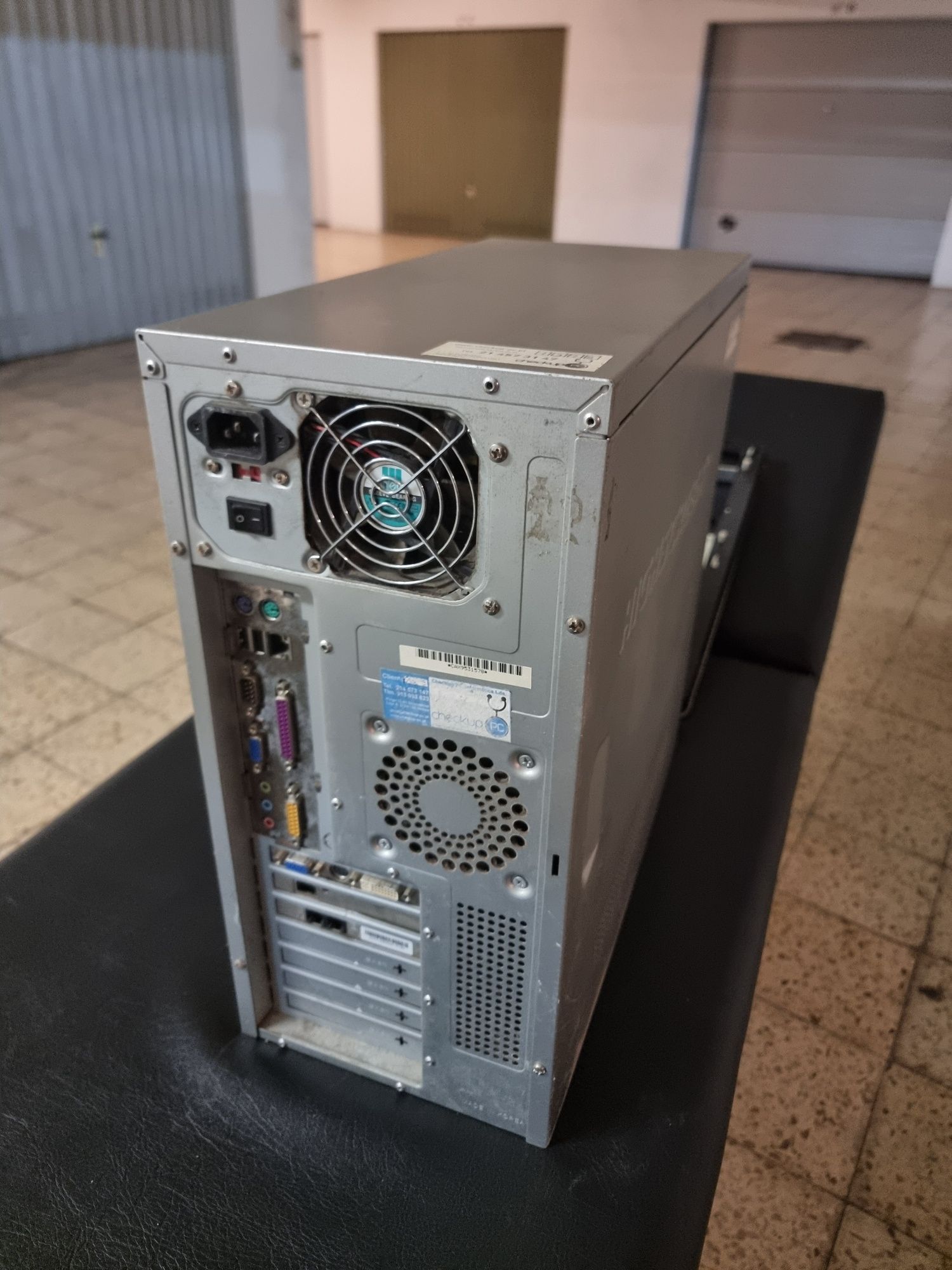 Torre de computador LG