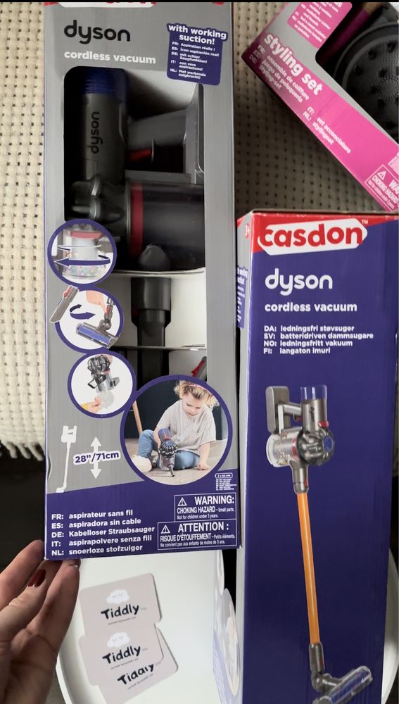 Іграшковий бездротовий пилосос Dyson. Дайсон