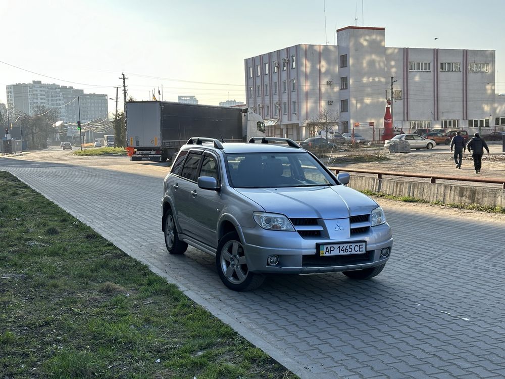 Mitsubishi Outlander Міцубіші Аутлендер