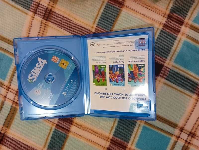 Jogo Sims  4 Ps4 como novo (usado 2 vezes)