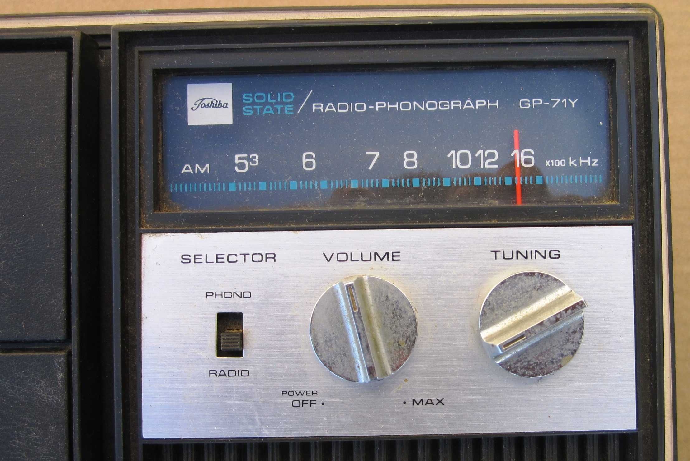 Radio antigo Toshiba GP-71Y