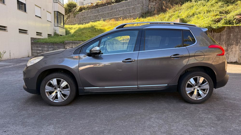 Peugeot 2008 1.2 PureTech Allure 110cv - Teto Panorâmico