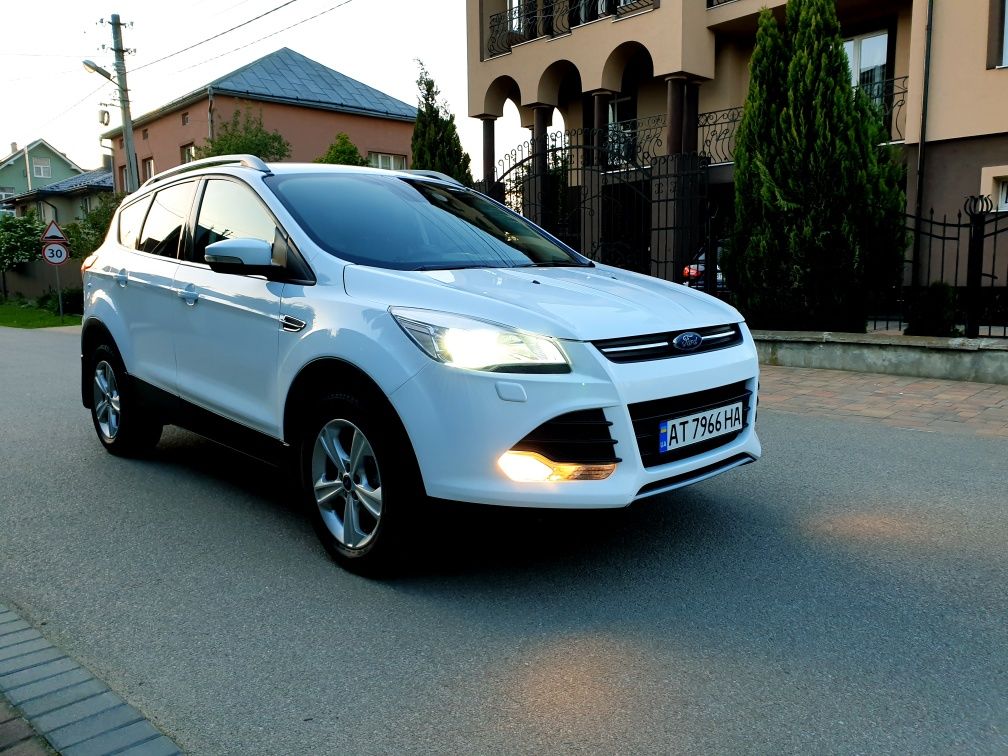 Ford Kuga 2015 official