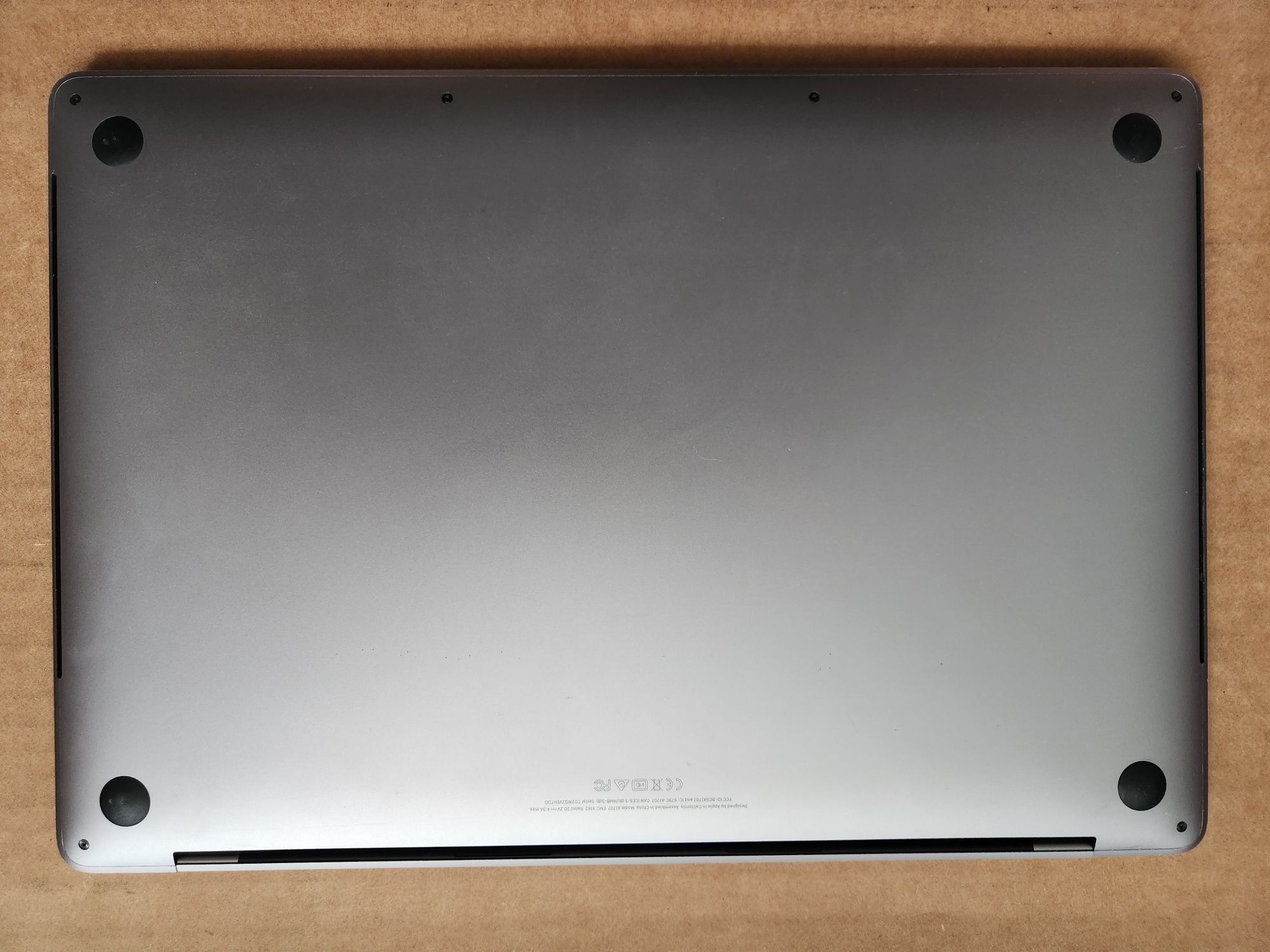 Macbook Pro A1707 Intel i7-7700HQ 2.8GHz 512Gb SSD