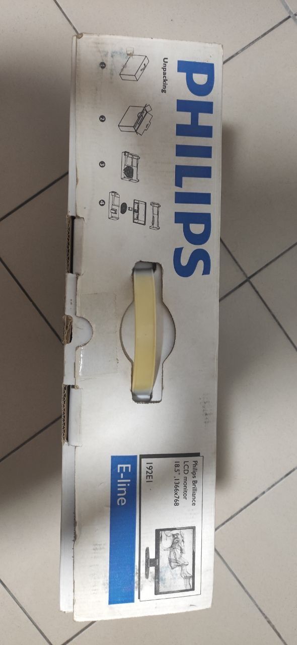 Монитор PHILIPS 18,5