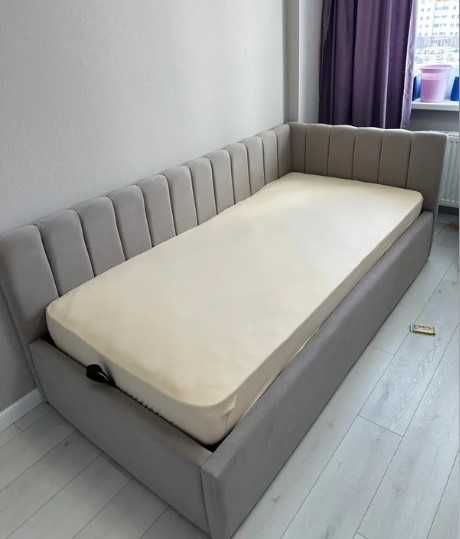 Ліжко підліткове,дитяче,кутове,матрас .В наявності