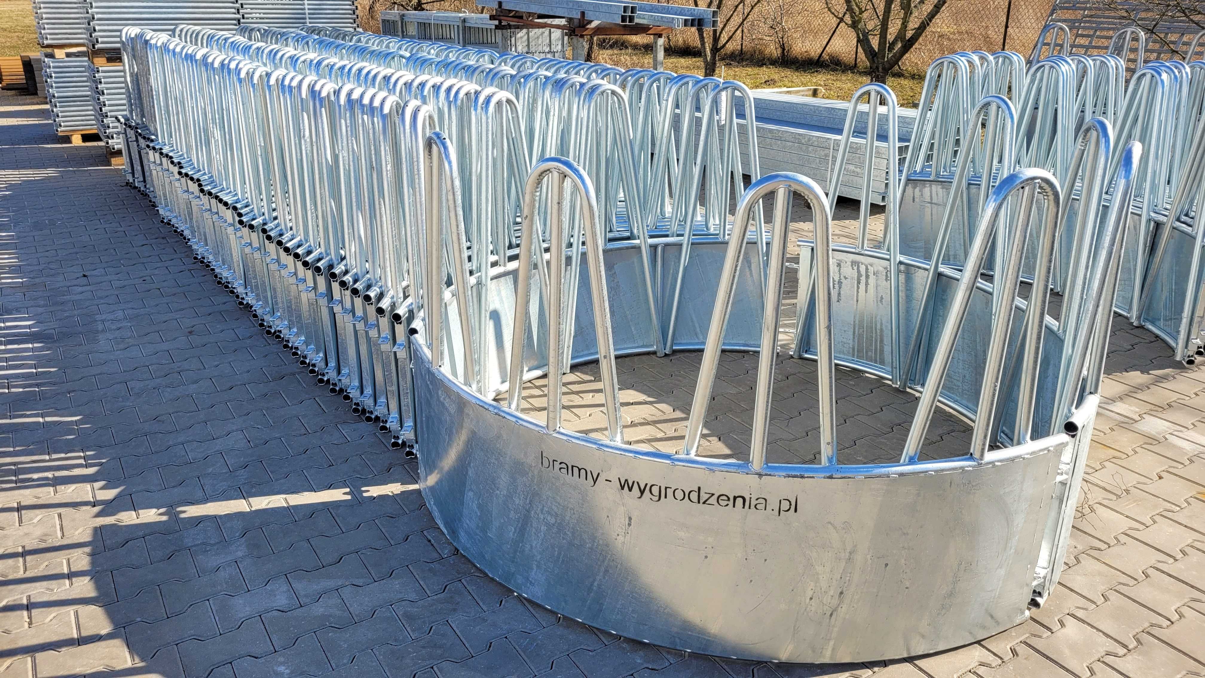 Paśnik 12 stanowiskowy dla bydła koni kosz karmink na bele
