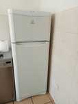 Lodówka Indesit.