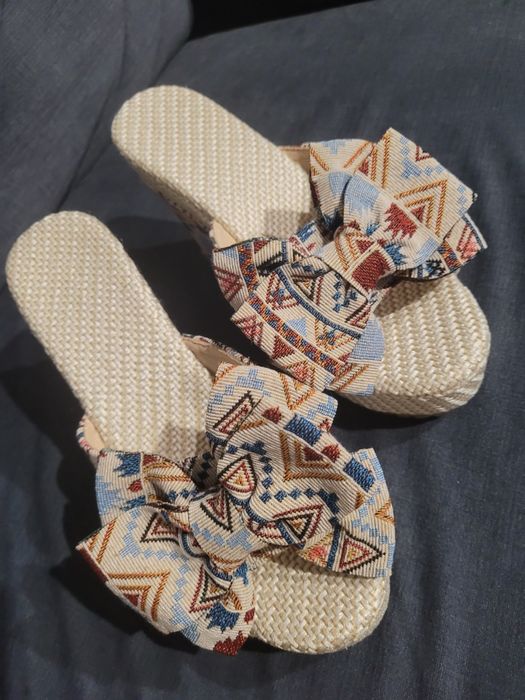 Buty 36 na koturnie z kokardą na lato kolorowe boho