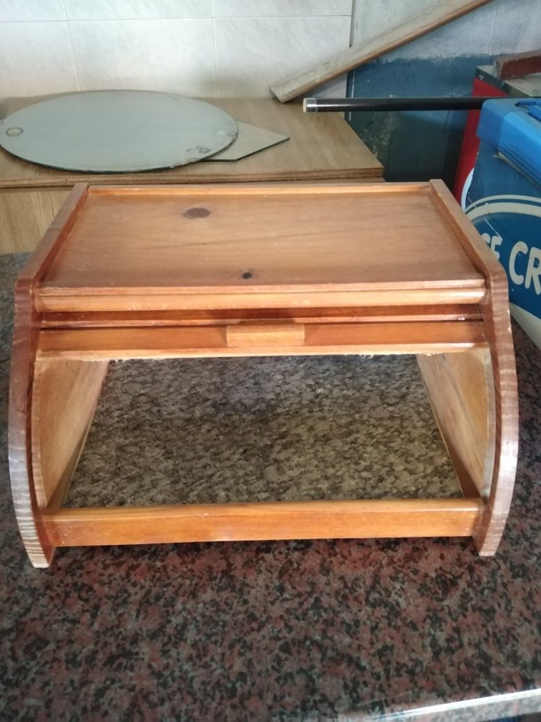 Caixa de madeira de pão