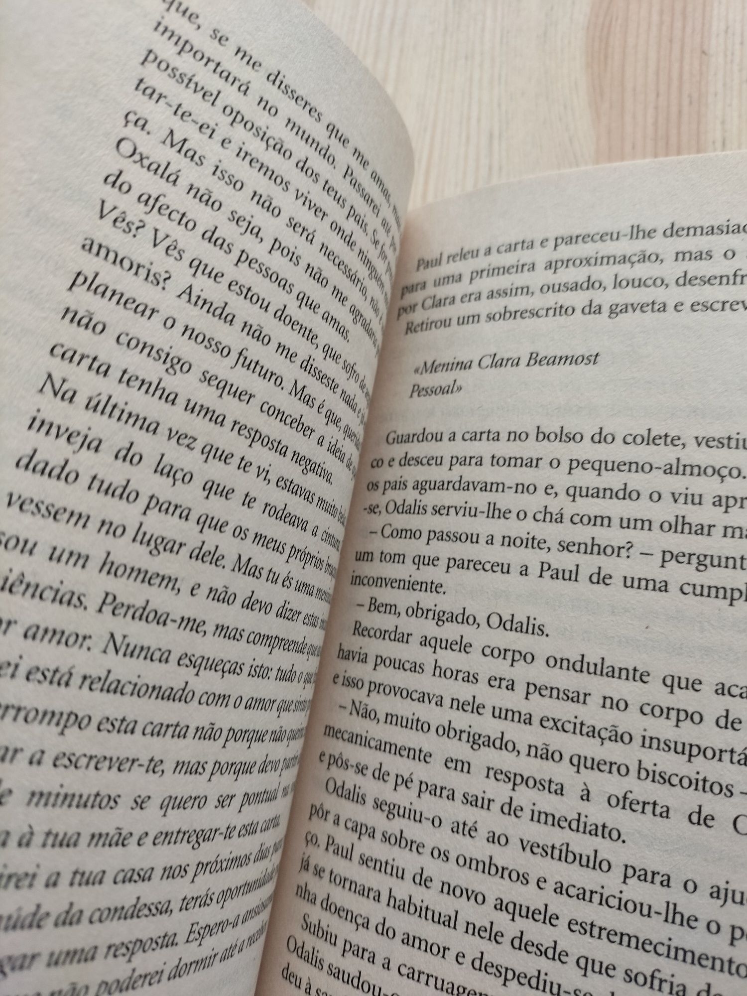 Livro "Romance Clandestino"