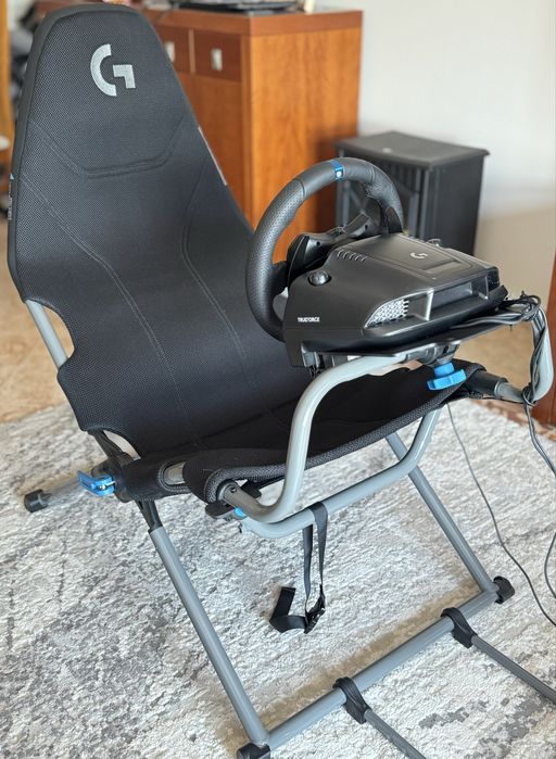 Logitech G923 + Playseat challenge X