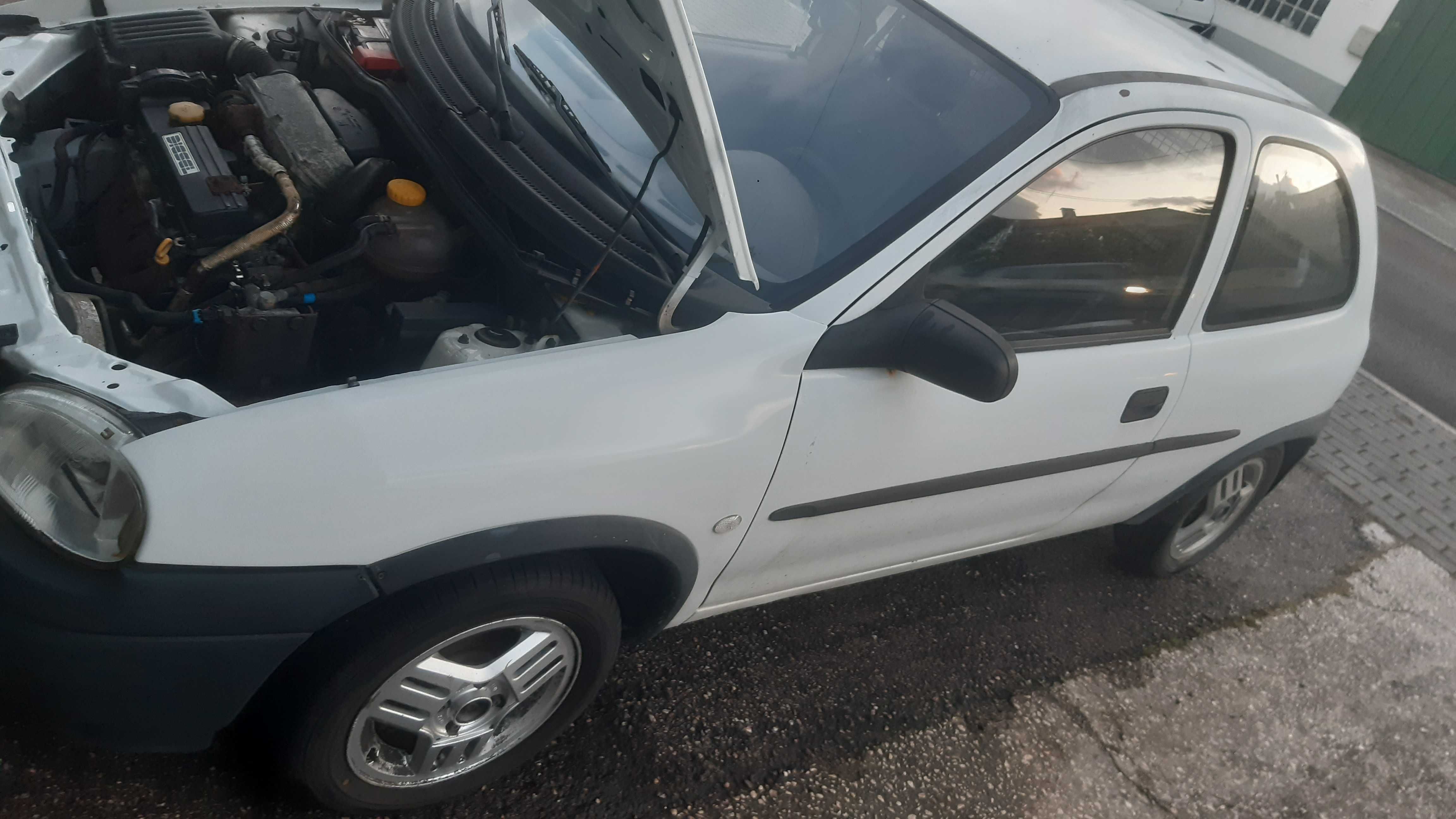 Opel Corsa B 1.7D usado em bom estado