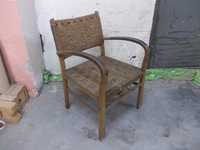 Stary drewniany fotel