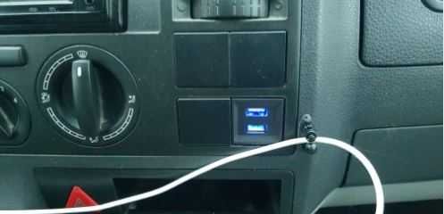 Зарядное устройство 12 В, для  VW T5, транспортер 2003-2009/2010