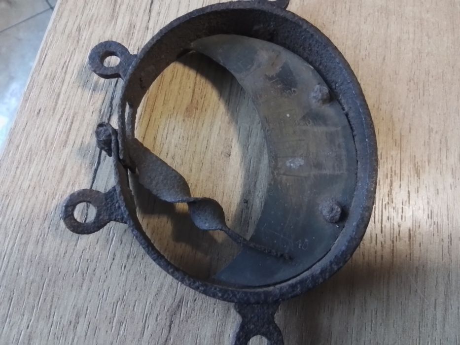 Zabytkowa waga hakowa księżycowa