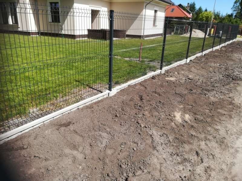 Podmurowka prefabrykowana płyty betonowe pod ogrodzenie