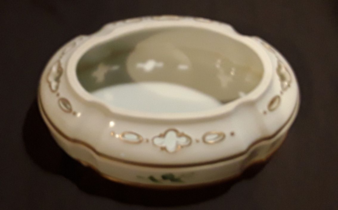 Jarra antiga em porcelana da Vista Alegre (em duas peças)