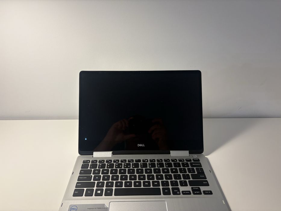 Laptop Dell Inspiron 7386 2-in-1• i7 • 16GB • 512GB • Windows 11 Pro