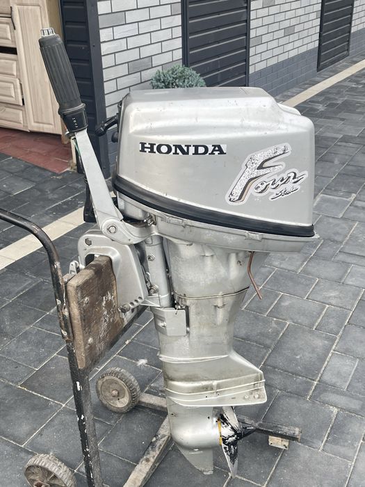 Продам лодочний мотор хонда 8
