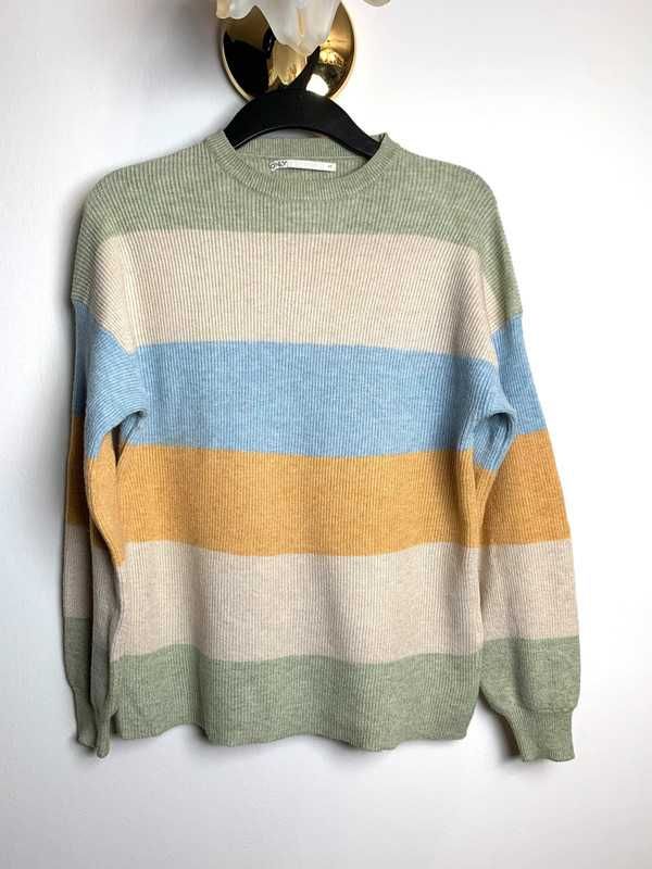 Pastelowy kolorowy sweter w paski Only na zimę wiskoza