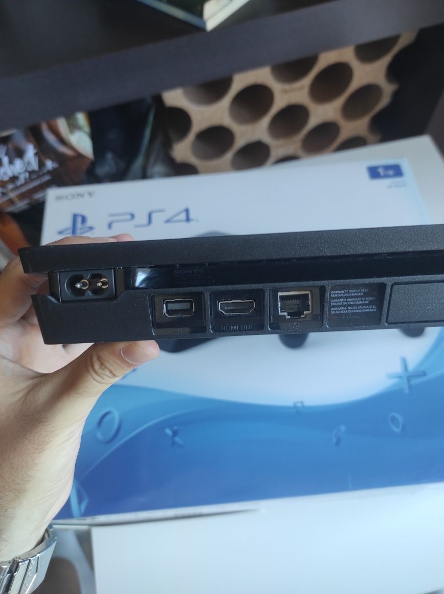 Ps4 1Tb + 3 jogos