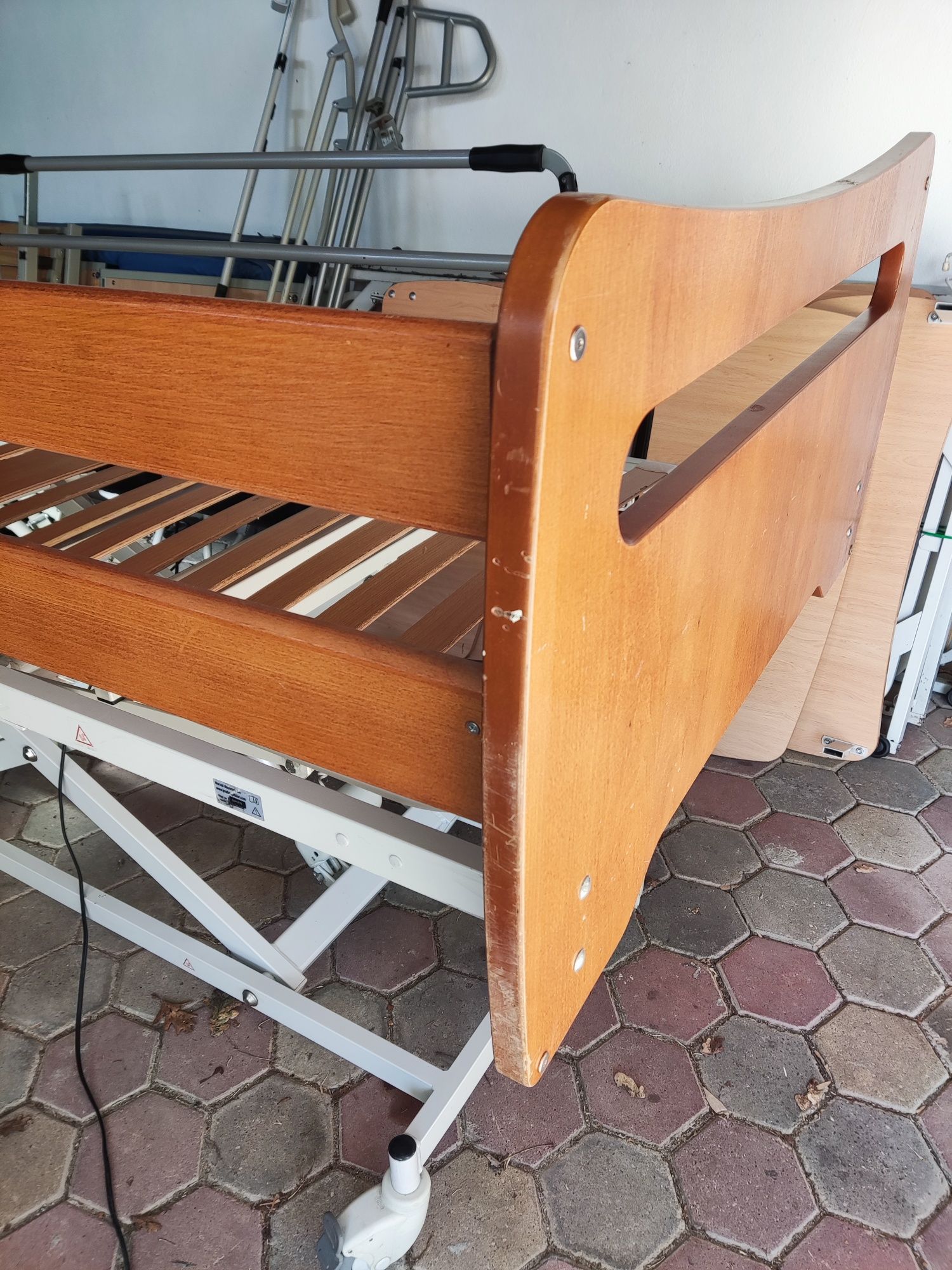 Cama articulada elétrica elevatória - usada