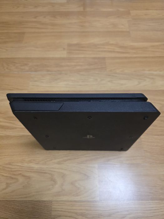 Konsola Sony PlayStation 4 Slim (PS4) Model CUH-2216A + Pad. Nigdy Nie