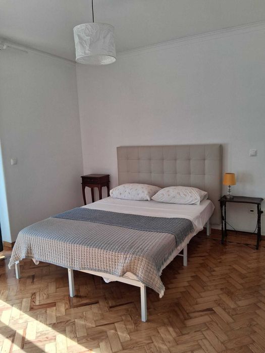 Casa T6 com duplo salão, jardim e garagem – São Domingos de Rana –