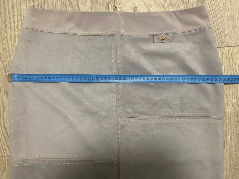 Елегантна жіноча спідниця