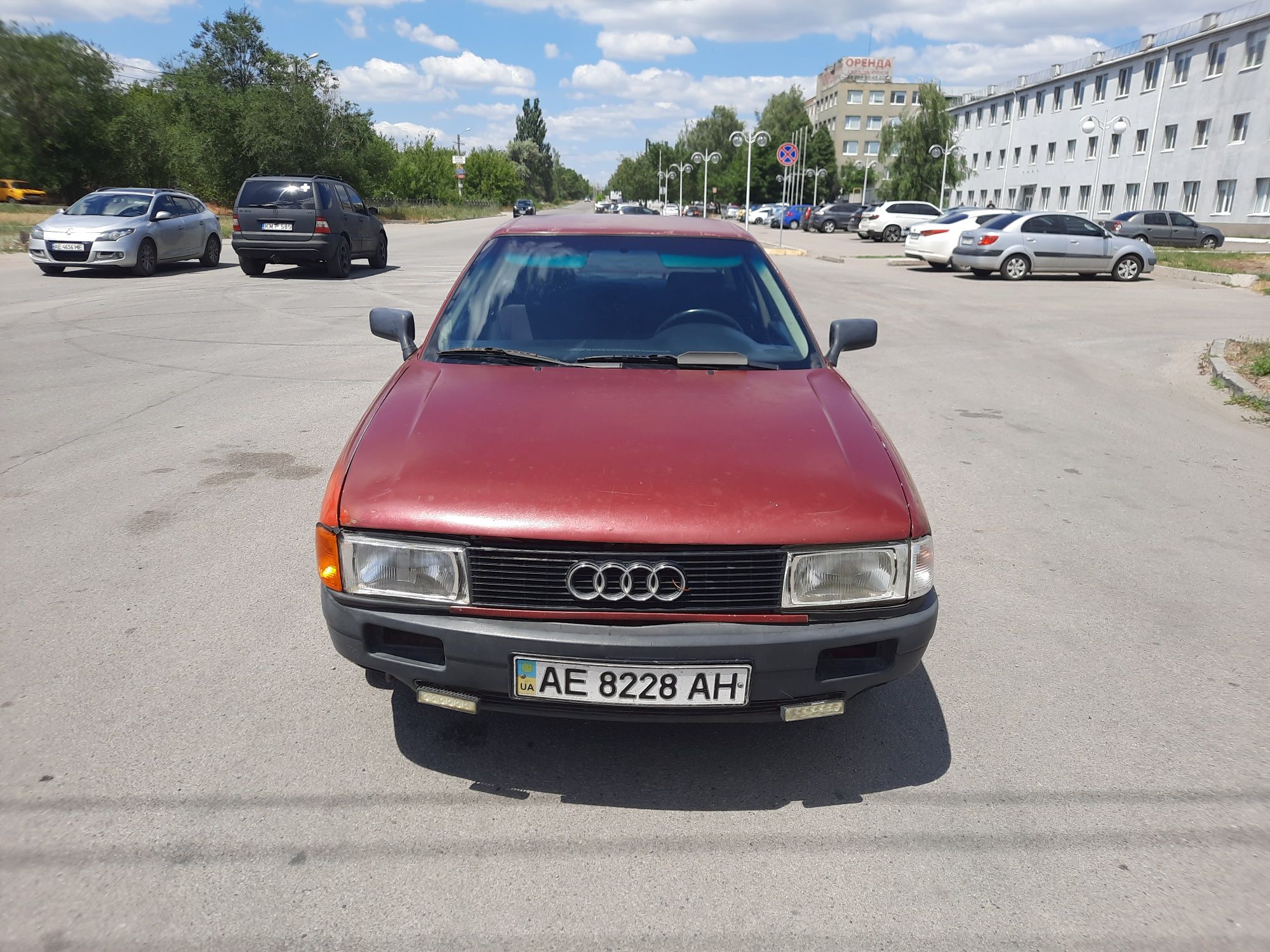 В продаже Ауди 80/1987 года. На газу , на полном ходу. Сел и поехал.