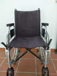 Cadeira de rodas usada em bom estado