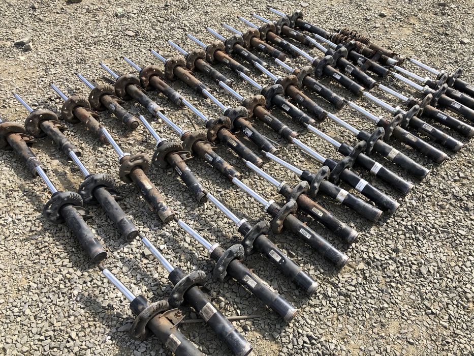 Амортизаторы передние VW Passat B6 стойки амартизатори Пассат Б6