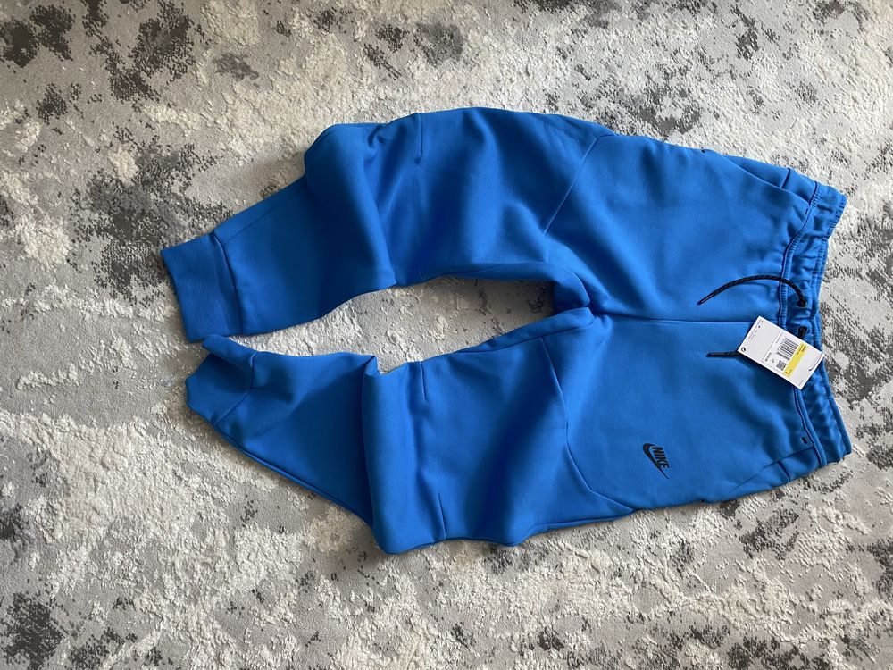 Оригінальні спортивні штани Nike tech fleece