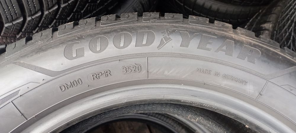 Goodyear 225 55 r17 4шт 2шт шини зимові б'у резина з Європи