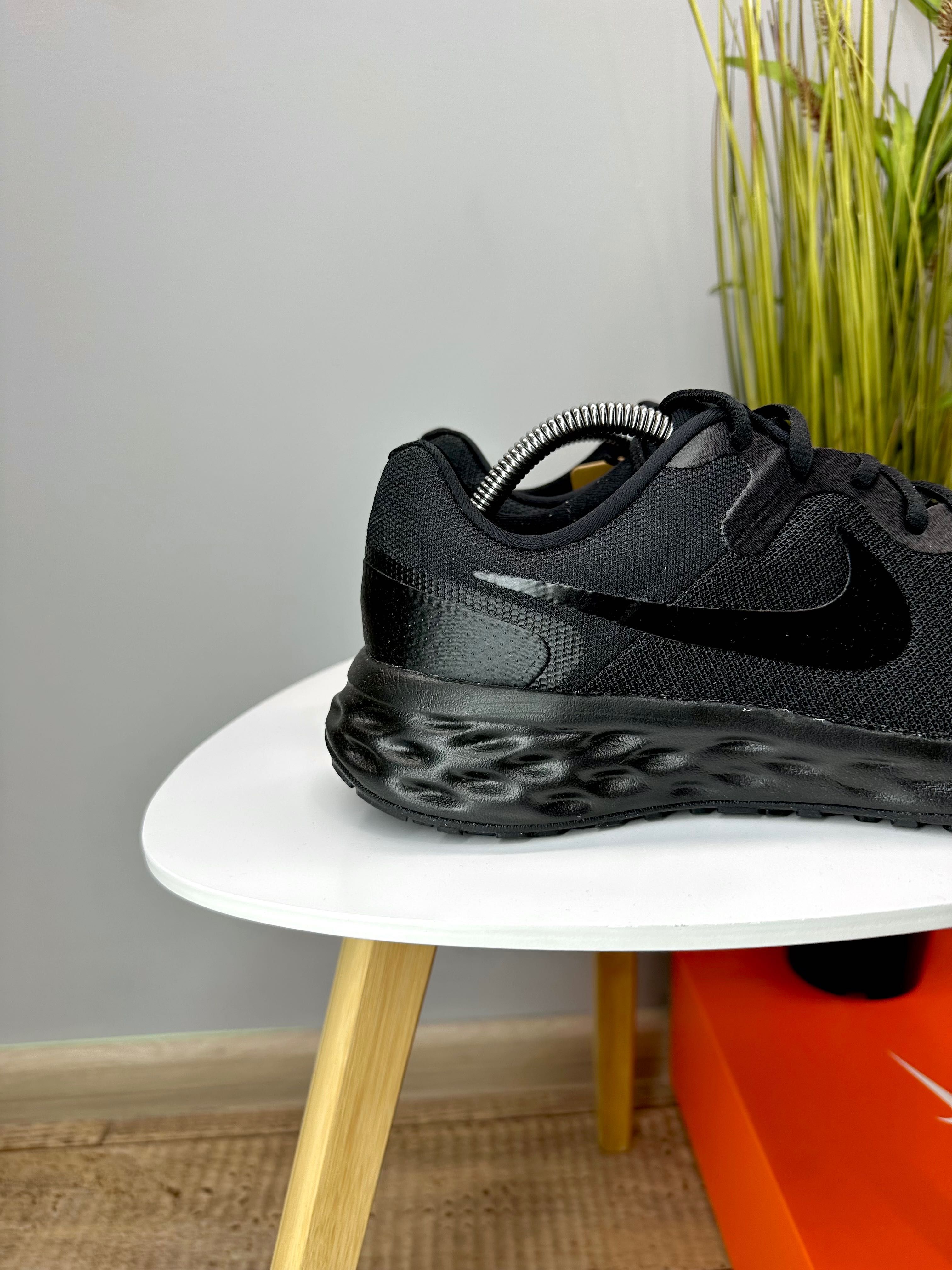 Нові ! Оригінальні кросівки Nike Revolution 6