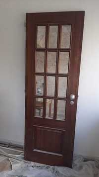 Porta de interior de madeira, com vidro