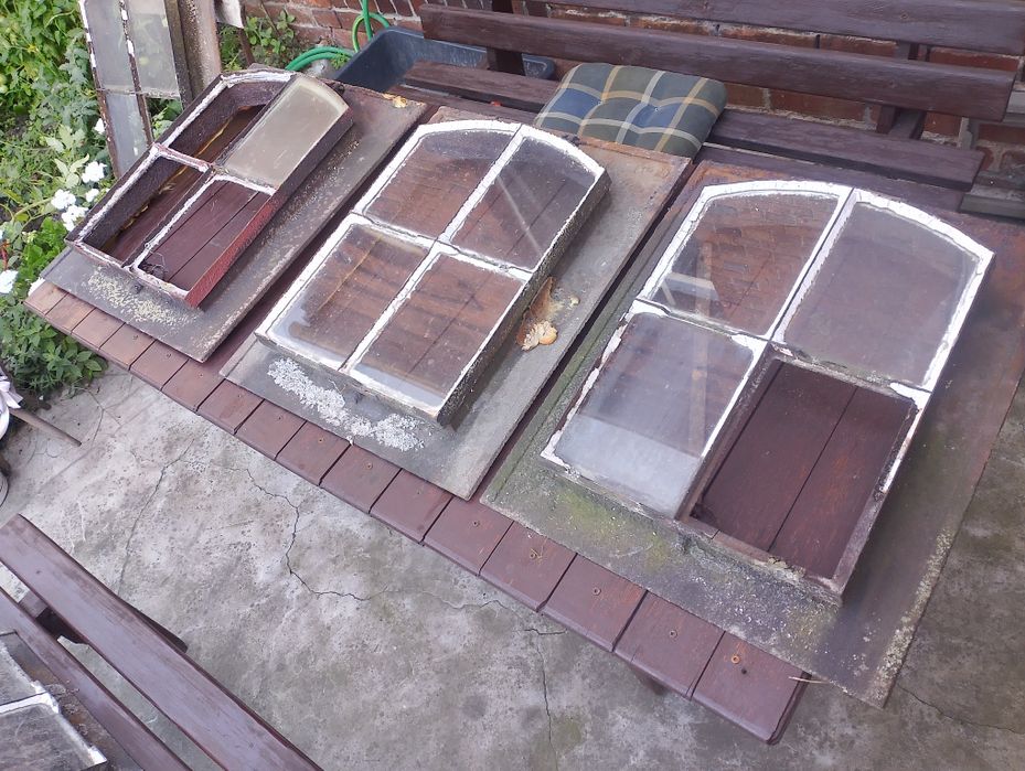 Żeliwne wyłazy 6 sztuk , okna dachowe loft