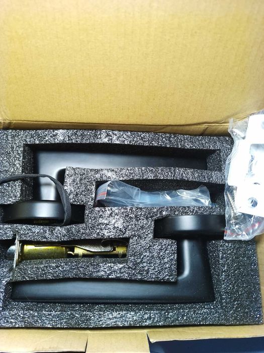 Дверний замок зі сканером та блютуз,відбитком пальця