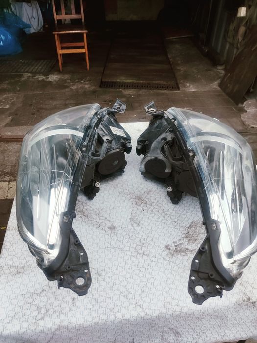 Peugeot 5008 Lampy przednie lewa i prawa