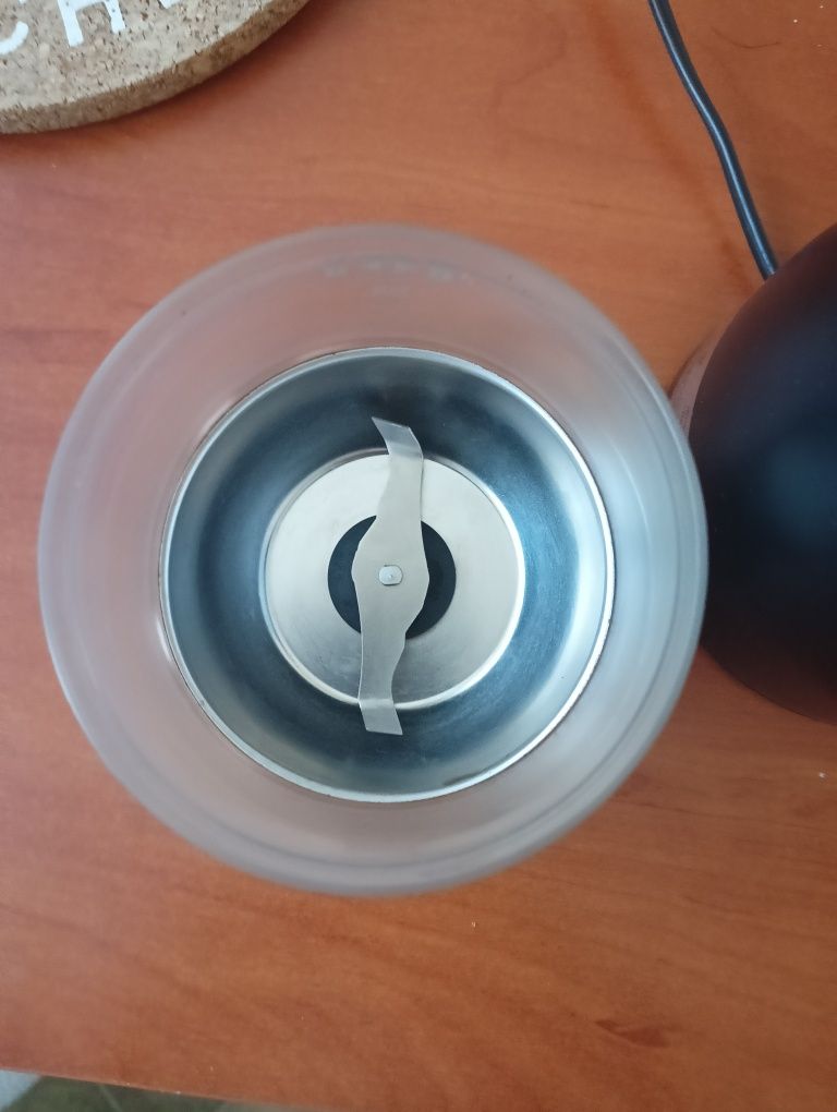Młynek do kawy DeLonghi