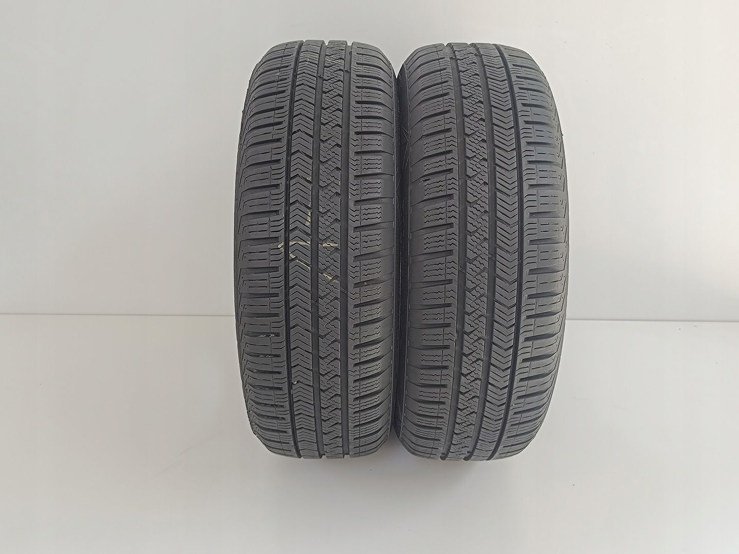 Opony całoroczne 2 szt vredestein quatrac 5 175/65R14 82 T