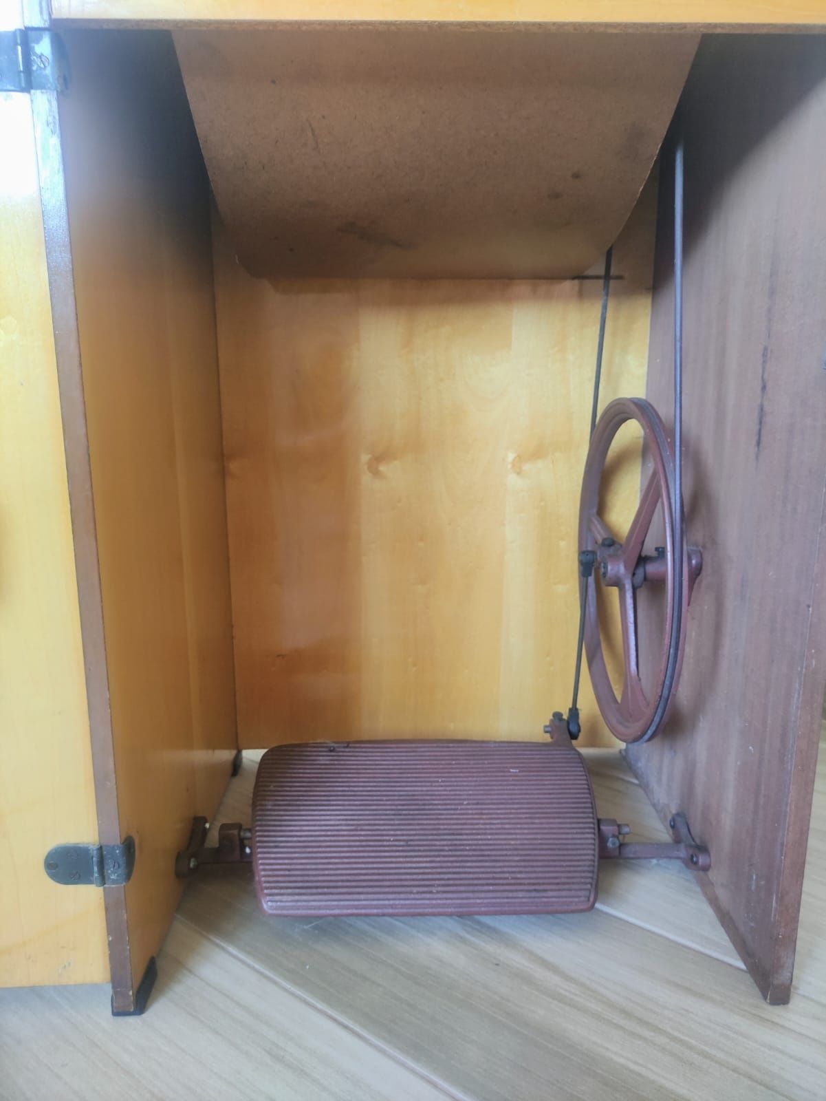 Máquina de costura a pedal