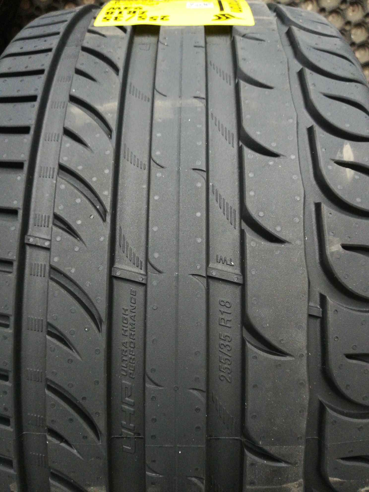 4x 255/35R18 Kormoran UHP 94W XL FR  nowe opony letnie