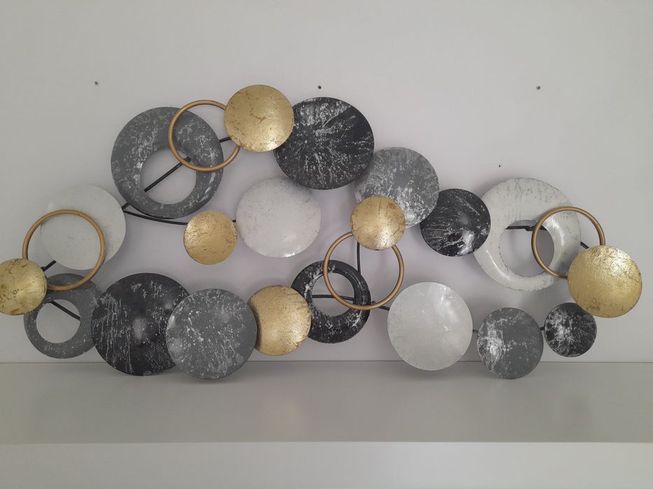 Adorno decorativo de parede em metal