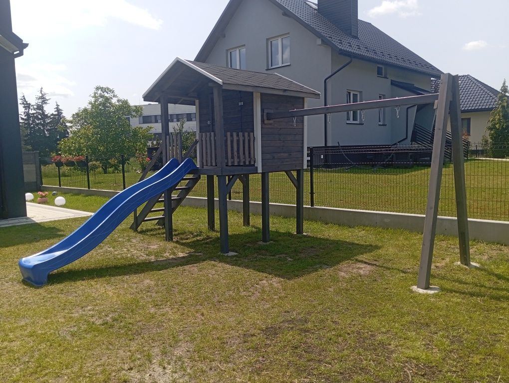 Domek dla dzieci plac zabaw piaskownica zjeżdżalnia