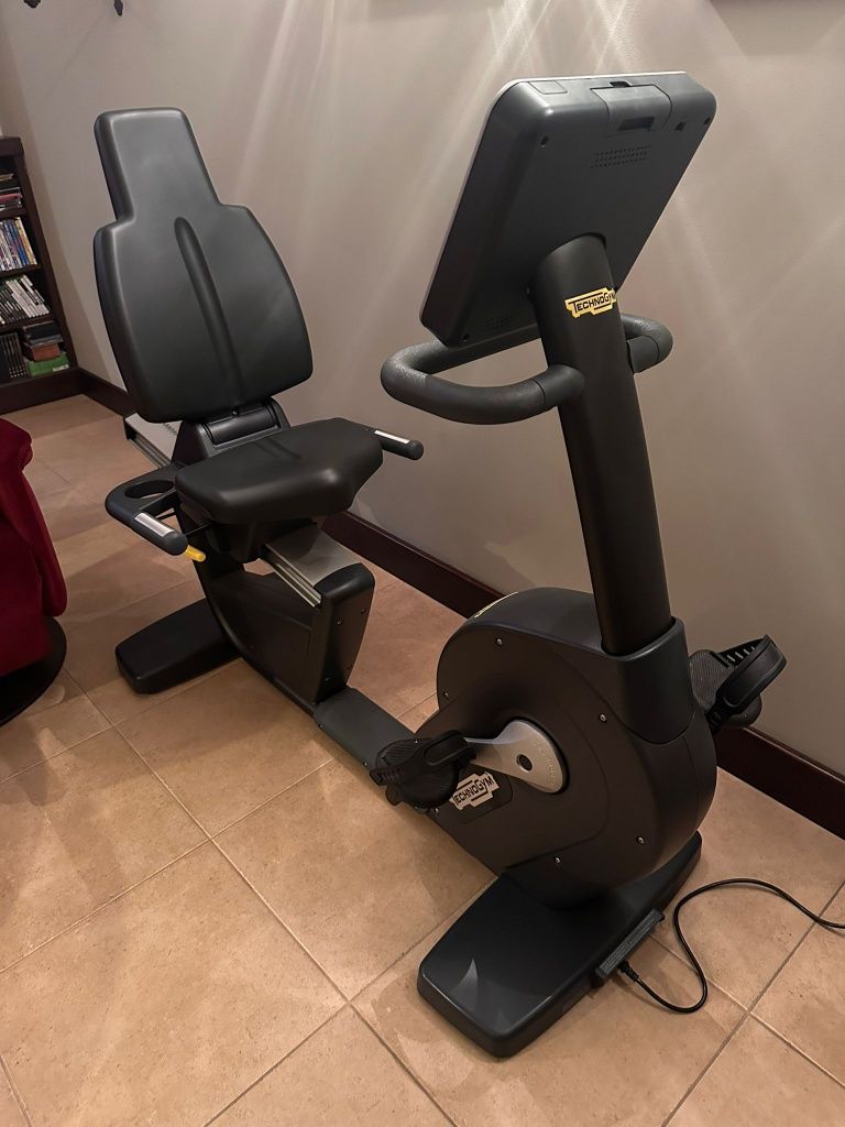 Rower Stacjonarny Cykloergometr poziomy Recline Forma TechnoGym