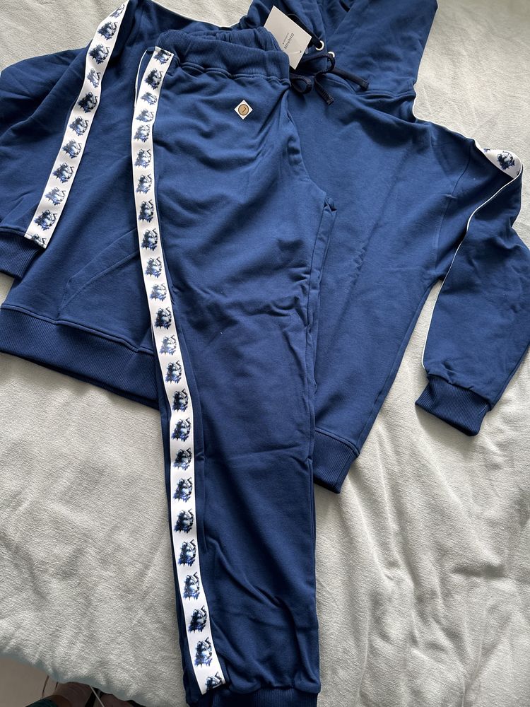 Dres z lampasami