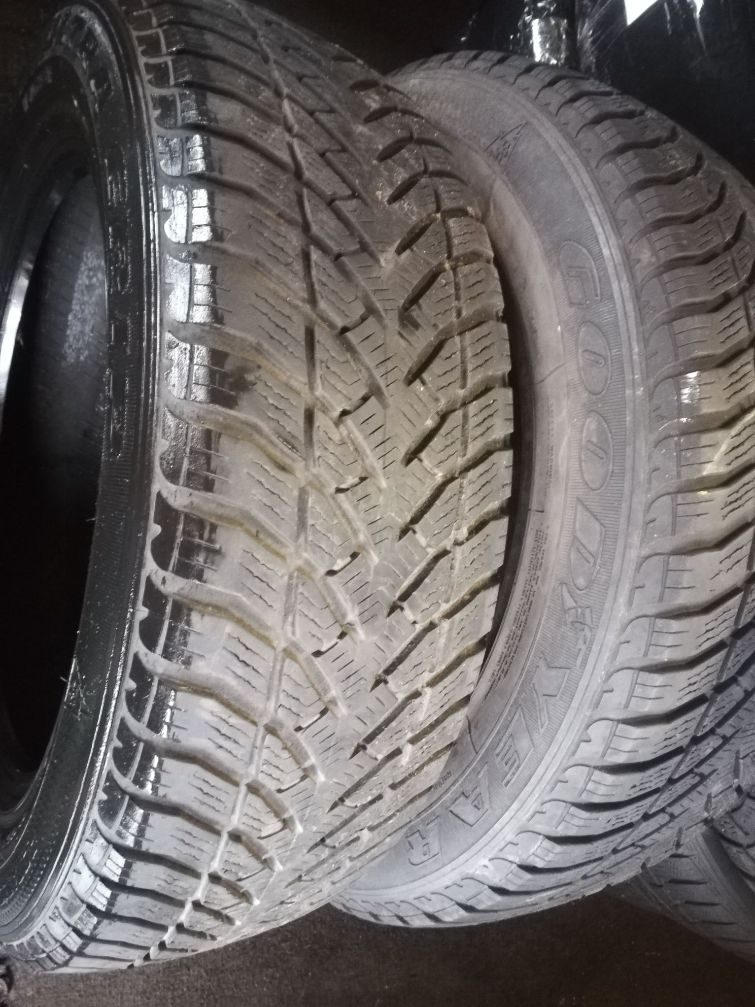 2 szt. para opony zimowe 235/60R18 Goodyear Ultra Grip Wrangler 6.5 mm