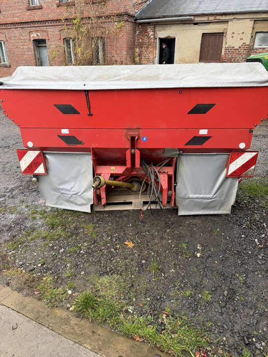 RAUCH AXERA-M 2500kg Rozsiewacz nawozów